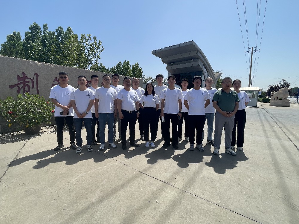 ������ŶӸ���������ͷ����ҵ���в�Ʒʵѵ