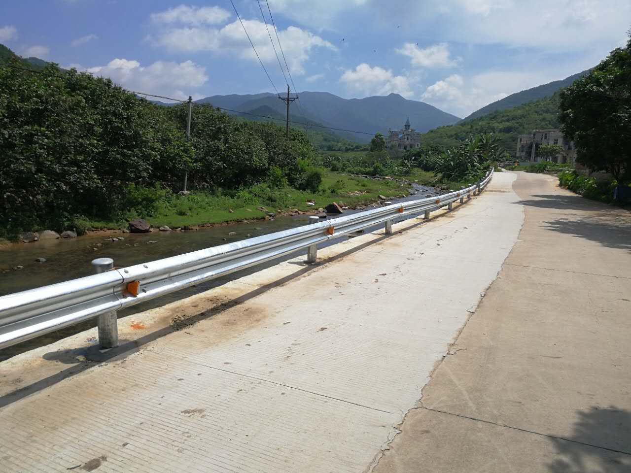 �辶���λ�����ײ��Ǯһ��ƽ���������������